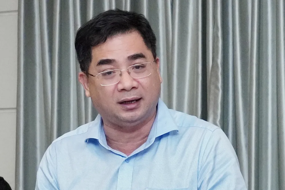 Ông Trần Văn Tâm, Tổng Giám đốc Công ty cho thuê tài chính Ngân hàng ACB góp ý. Ảnh: HOÀNG HÙNG Ông Trần Văn Tâm, Tổng Giám đốc Công ty cho thuê tài chính Ngân hàng ACB góp ý. Ảnh: HOÀNG HÙNG