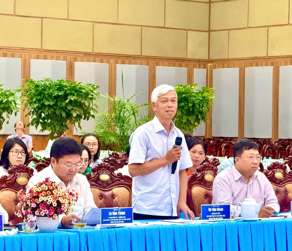 Phó Chủ tịch UBND TPHCM Võ Văn Hoan phát biểu chỉ đạo tại hội nghị. Ảnh: CHINH NHÂN 153ff4fa5169e337ba78.jpg
