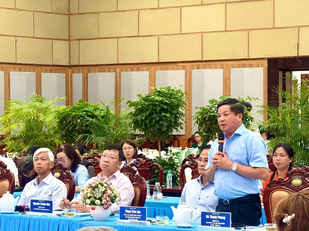 Trưởng Ban quản lý các KCN tỉnh Bà Rịa - Vũng Tàu Võ Thanh Phong phát biểu. Ảnh: CHINH NHÂN 3ea8e0cc195cab02f24d.jpg