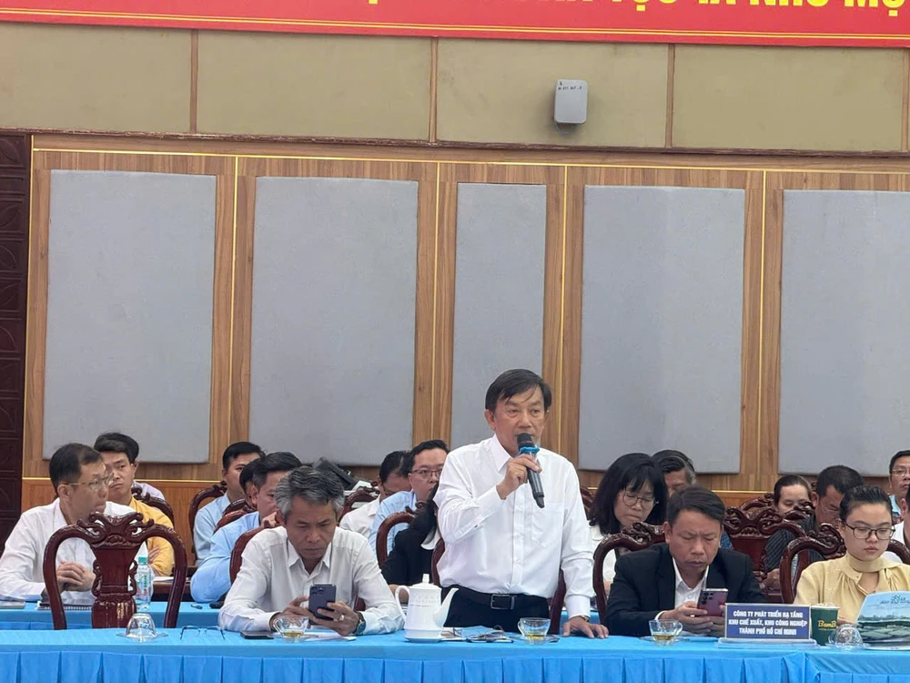 Ông Nguyễn Tấn Phong,Phó Tổng Giám đốc Công ty TNHH Tân Thuận, đại diện chủ đầu tư KCX Tân Thuận phát biểu. Ảnh: CHINH NHÂN 53efd2c922589006c949.jpg