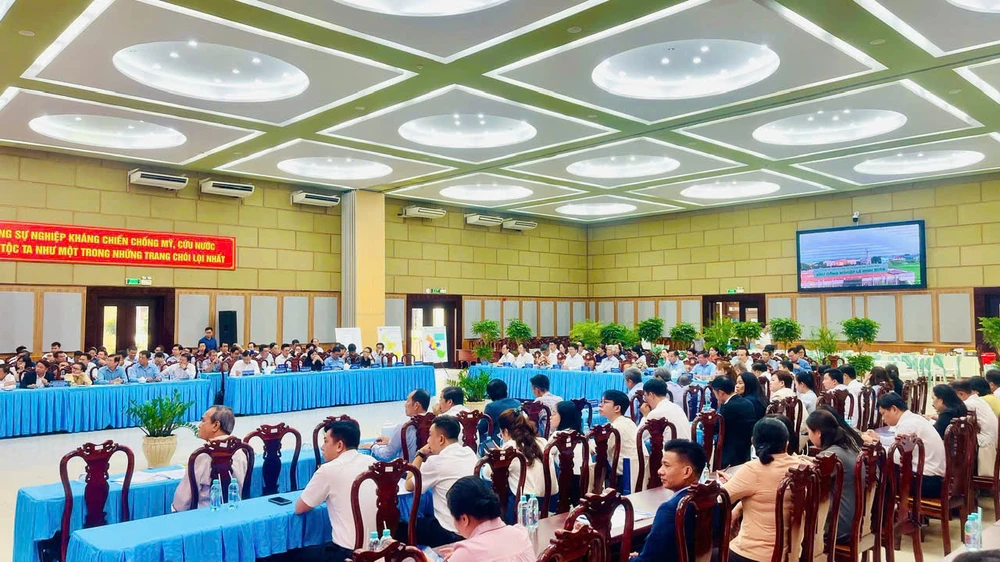 Các đại biểu tham dự hội nghị. Ảnh: CHINH NHÂN 83675689a71815464c09.jpg