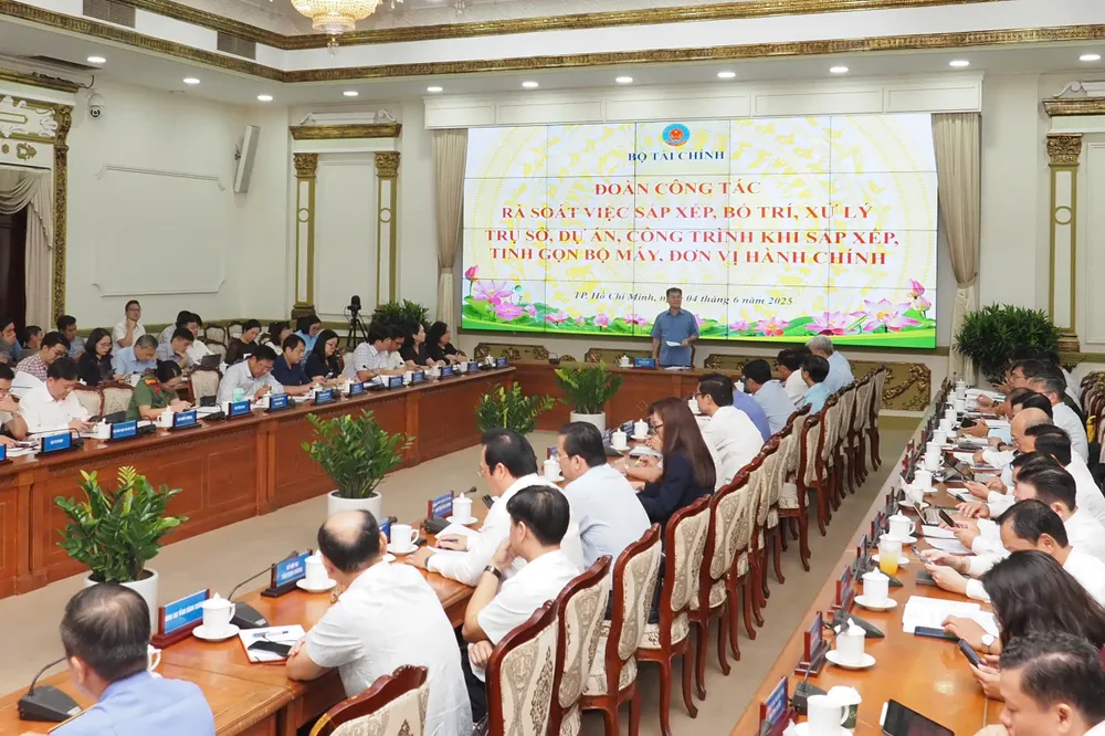 Đoàn công tác Trung ương làm việc với 3 địa phương TPHCM, Bình Dương, Bà Rịa - Vũng Tàu về sắp xếp trụ sở, dự án, công trình sau sắp xếp, tinh gọn. Ảnh: HOÀNG HÙNG 27edf0eebcfd08a351ec.jpg