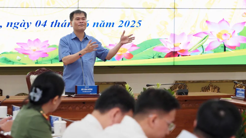 Thứ trưởng Bộ Tài chính Bùi Văn Khắng phát biểu tại buổi làm việc. Ảnh: HOÀNG HÙNG ba42410d0e1eba40e30f.jpg
