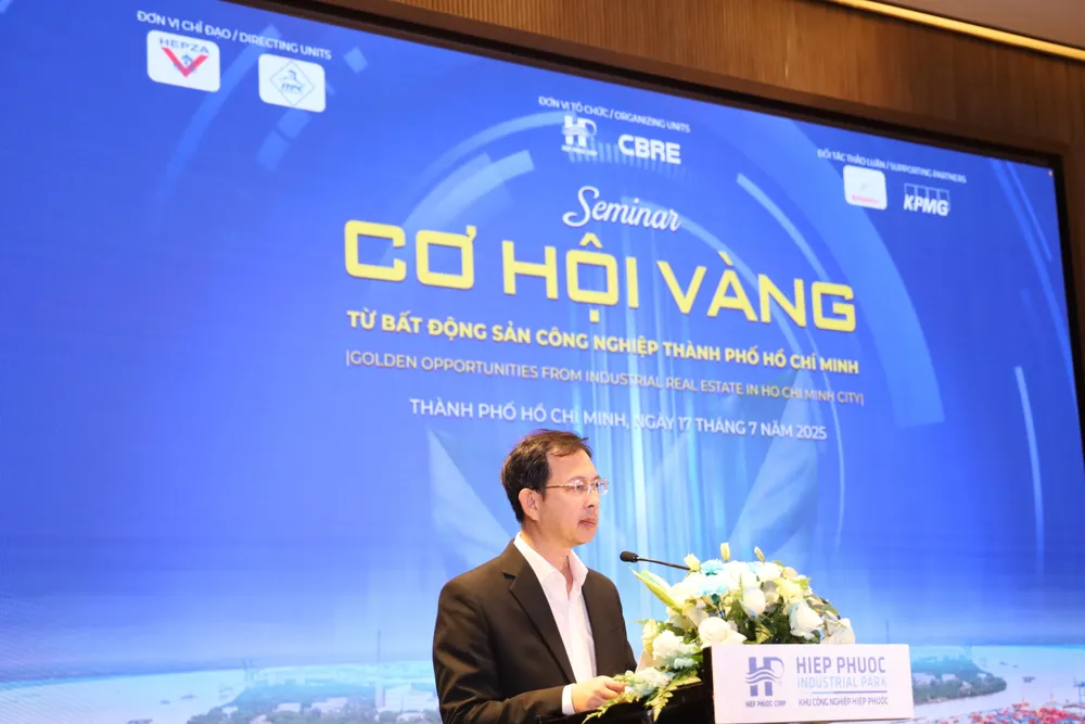 Ông Trần Việt Hà phát biểu khai mạc hội thảo Ông Trần Việt Hà, Phó Trưởng Ban Quản lý các Khu Chế xuất và Công nghiệp TP.HCM (Hepza)..JPG