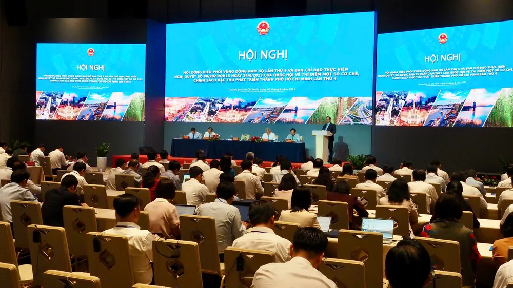Thủ tướng Phạm Minh Chính chủ trì hội nghị tại TPHCM sáng 2-8. Ảnh: HOÀNG HÙNG a2fad9b39e4617184e57.jpg
