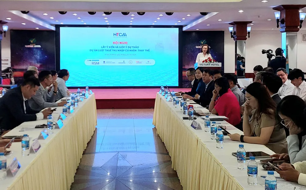 Hội nghị có sự tham gia của nhiều chuyên gia trong lĩnh vực thuế. Ảnh: M.HOA 856a0bb9b2233b7d6232.jpg