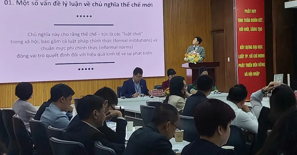 Diễn giả trình bày tại hội thảo a5d466b097121f4c4603.jpg
