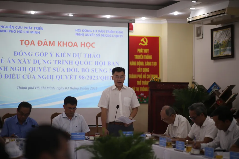 TS Trương Minh Huy Vũ phát biểu khai mạc tọa đàm e46ed8b6c29249cc1083.jpg
