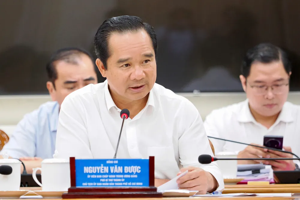Chủ tịch UBND TPHCM Nguyễn Văn Được tại buổi làm việc, chiều 3-10. Ảnh: HOÀNG HÙNG 4000239684535624047 (1).jpg