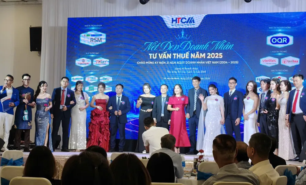 Các doanh nhân tư vấn thuế trong các phần thi về trang phục, tài năng fe3e96e93d68b036e979.jpg
