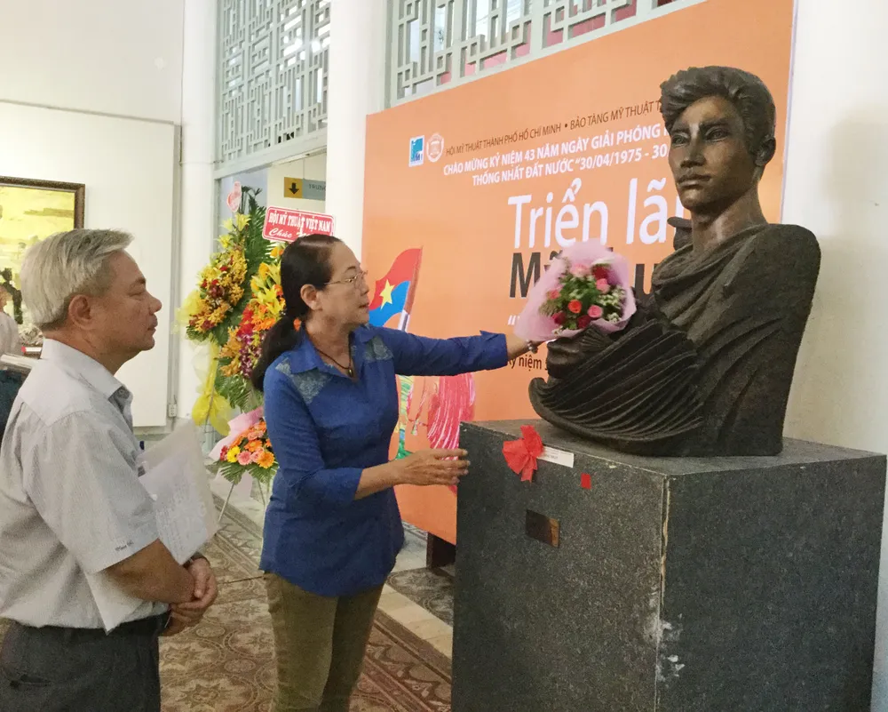Khai mạc triển lãm tranh tượng mỹ thuật “Ký ức Mậu Thân” ảnh 2 Khai mạc triển lãm tranh tượng mỹ thuật “Ký ức Mậu Thân” ảnh 2