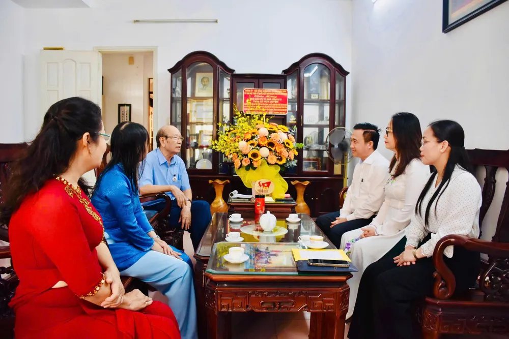 z7238149064708_f75d28c6c96f8284c4f6c3ab057d9a23 - Copy.jpg