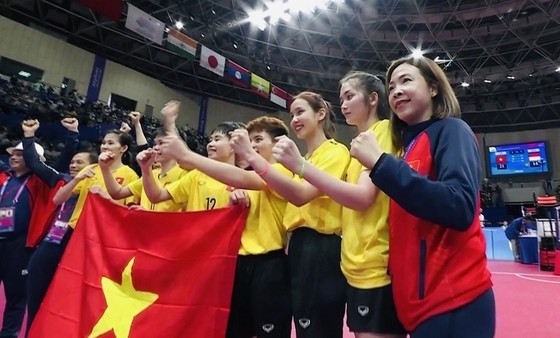 Vietnamese women's sepak takraw team wins gold medal at ASIAD 19 Vietnamese women's sepak takraw team wins gold medal at ASIAD 19