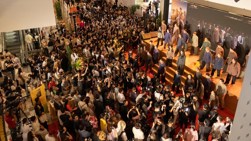 A large number of audience attend a special screening of the film "Dat Rung Phuong Nam" in Ho Chi Minh City. A large number of audience attend a special screening of the film "Dat Rung Phuong Nam" in Ho Chi Minh City.