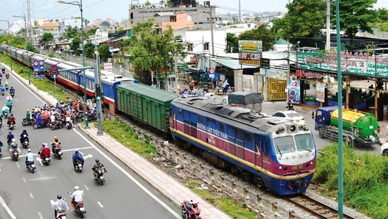 A train moves through Thu Duc City, Ho Chi Minh City. (Photo: SGGP) A train moves through Thu Duc City, Ho Chi Minh City. (Photo: SGGP)