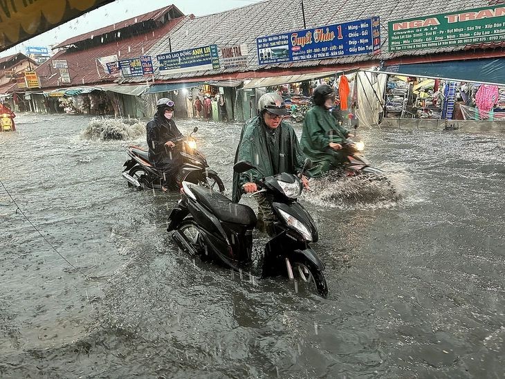 预计今天下午南部地区多地将有大雨，需防范水淹。