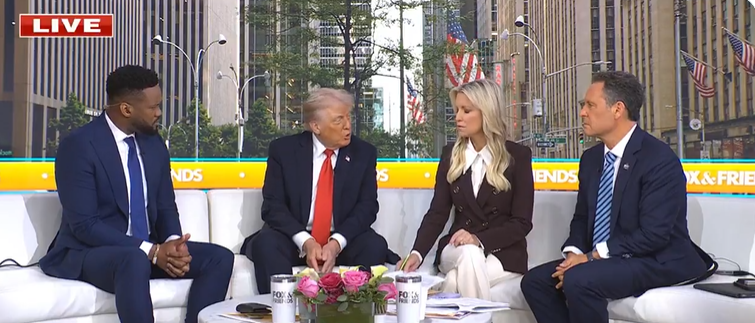 特朗普接受采访时的画面 图源：美媒视频截图