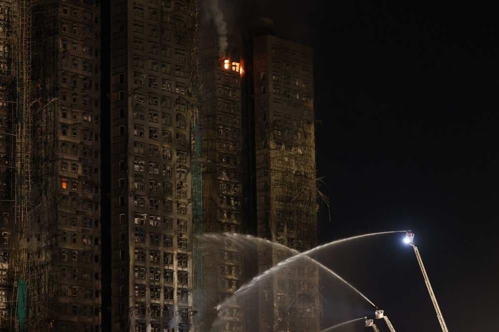 灭火救援工作持续进行中。