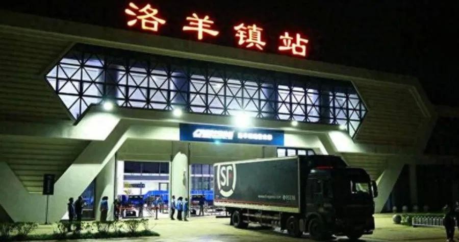 昆明洛羊镇站目前是高铁快运作业站，无客运业务。