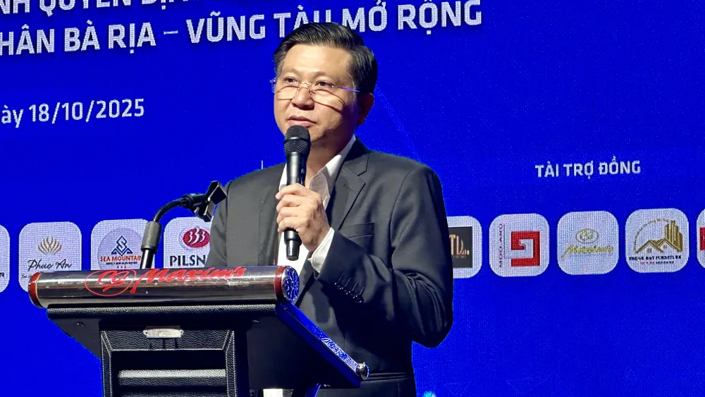 Đồng chí Trần Văn Tuấn, Ủy viên Ban Thường vụ Thành ủy, Phó Chủ tịch HĐND TPHCM phát biểu Ảnh: QUANG VŨ 1247D886-0111-4086-8B46-BA64A455106A.jpeg