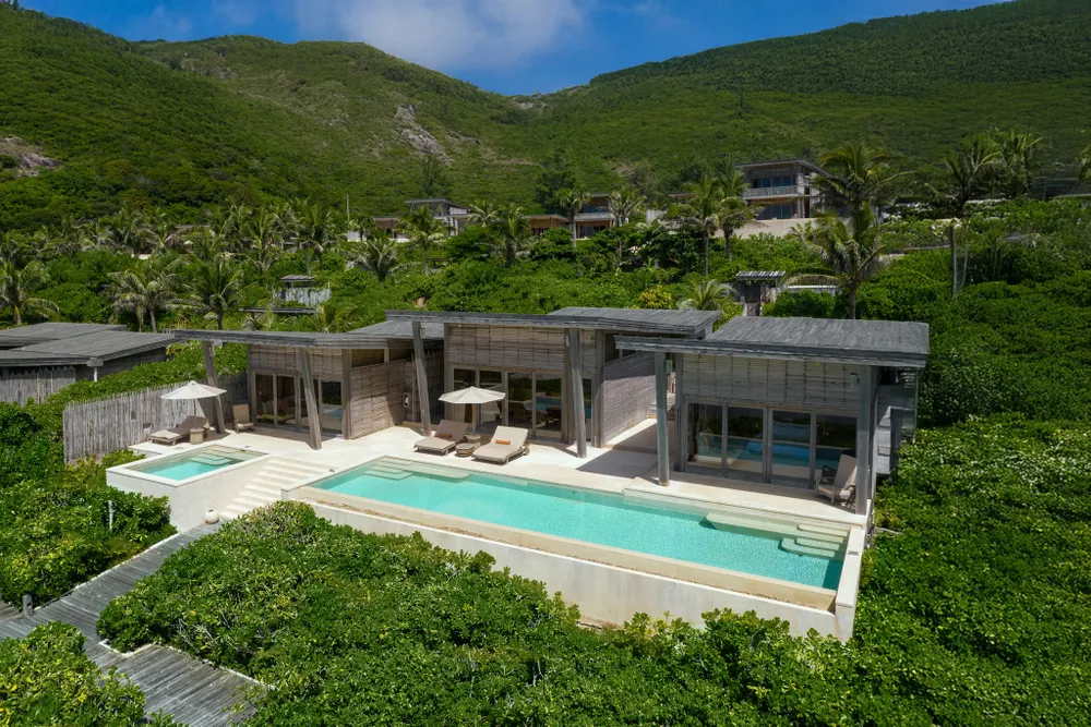 Six Senses Côn Đảo là một khu nghỉ dưỡng 5 sao với thiết kế độc đáo, kiến trúc xanh thân thiện với môi trường. Ảnh: SIX SENSES six sen 1.jpg
