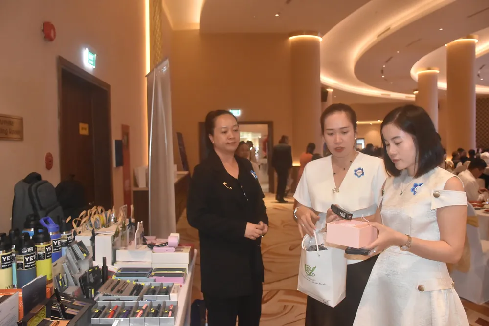 Hiệp hội DNNVV TPHCM tham gia trưng bày, giới thiệu sản phẩm tại khách sạn Vias (phường Vũng Tàu, TPHCM). Ảnh: QUANG VŨ DNNVV - hoi nghi 2.jpg