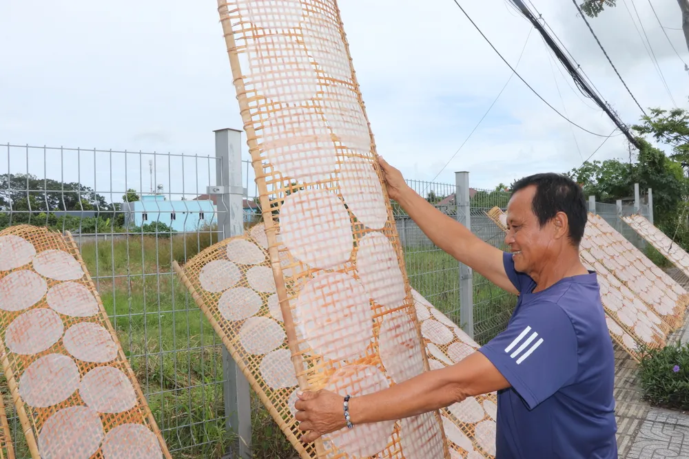 Về thăm làng bánh tráng di sản