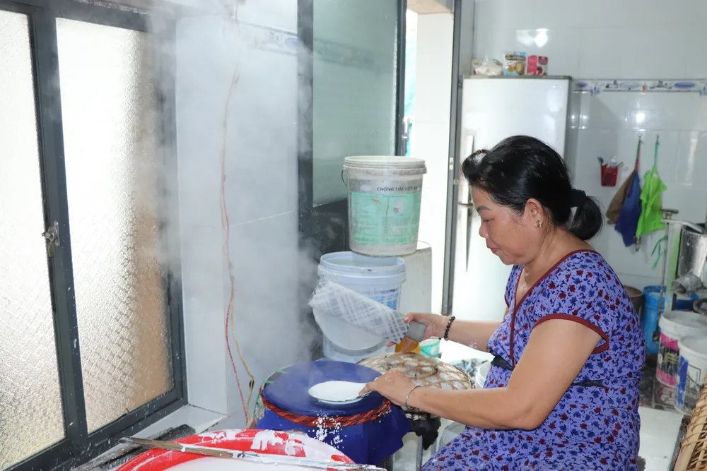 nghe banh trang - anh 3.JPG