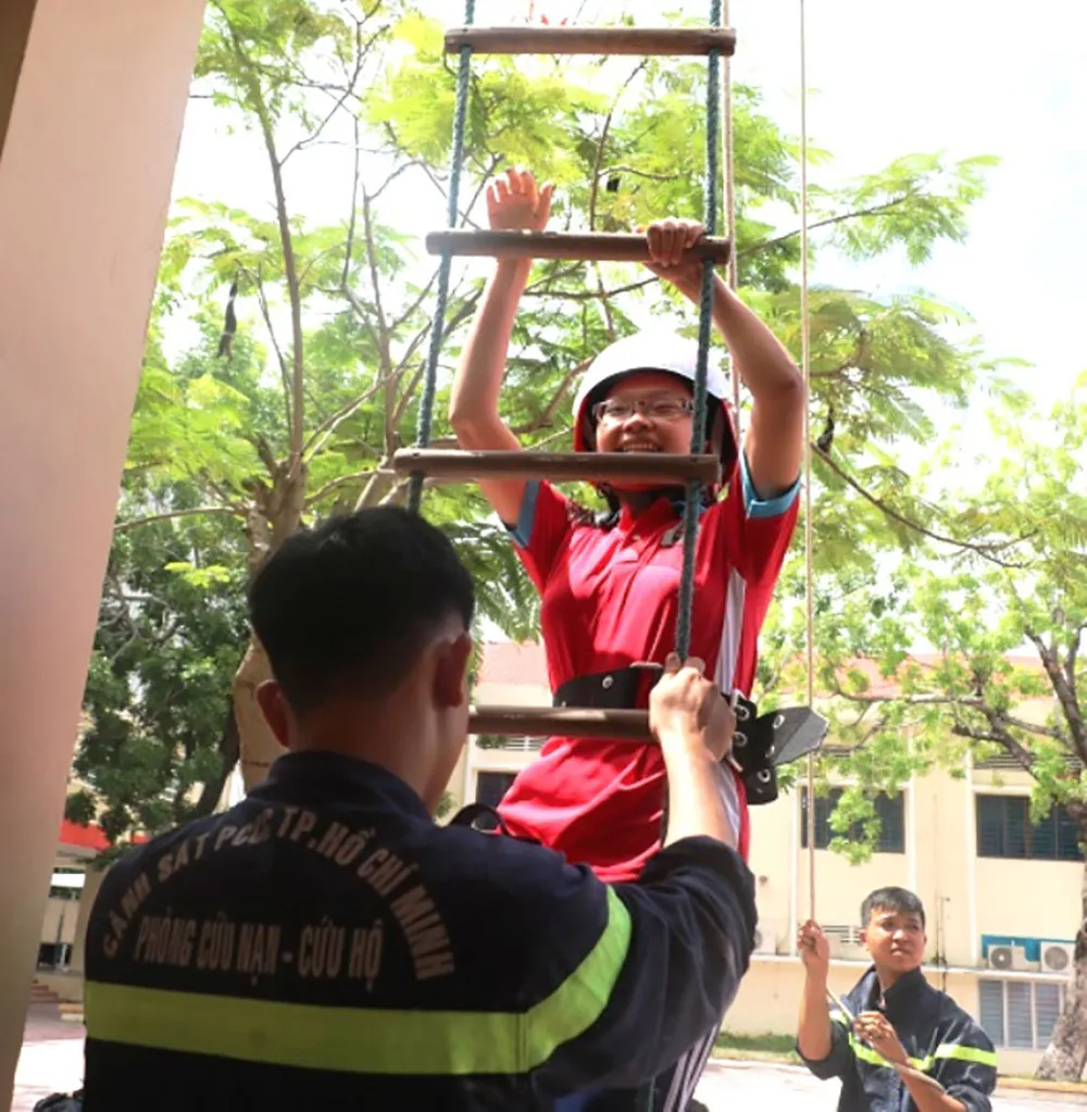 Thoát chết nhờ kỹ năng thoát nạn ảnh 1 Thoát chết nhờ kỹ năng thoát nạn ảnh 1