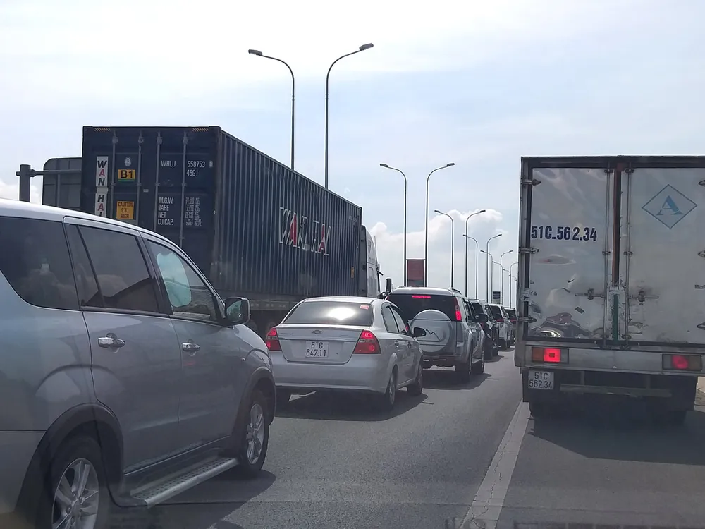 Quốc lộ 51 oằn mình vì quá tải ảnh 1 Quốc lộ 51 oằn mình vì quá tải ảnh 1
