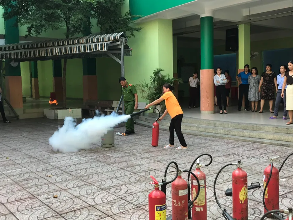 Rèn luyện kỹ năng qua diễn tập PCCC ảnh 5 Rèn luyện kỹ năng qua diễn tập PCCC ảnh 5