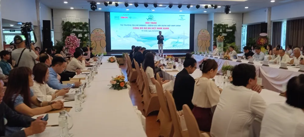 Các chuyên gia, khách mời tham gia hội thảo 20240420_083638.jpg