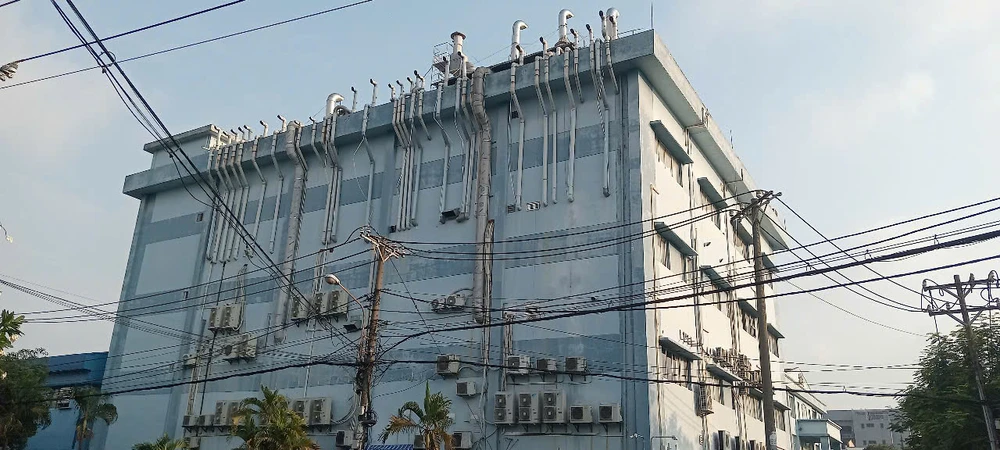 Hệ thống xử lý khí thải của Công ty TNHH Duy Thành trong KCN Tân Bình, TPHCM. Ảnh: MINH HẢI z6309553452663_529687151e1ae4bd102a3edf03684a79.jpg