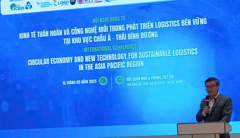 Đại diện ban tổ chức chia sẻ thông tin tại hội thảo. Ảnh: MINH HẢI z6603419844600_9b02014afc555c71cc94cab3f3237937.jpg