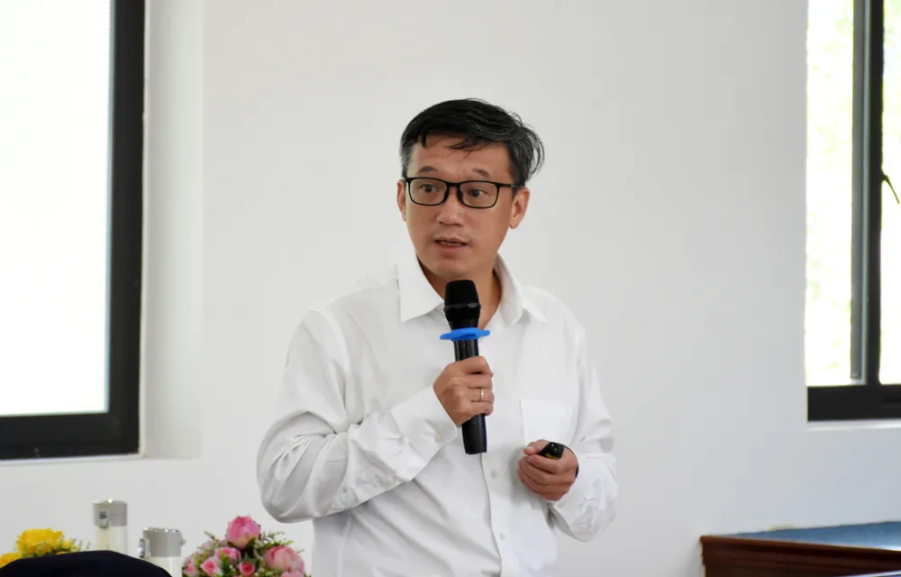PGS-TS Nguyễn Hồng Quân, Viện trưởng Viện Nghiên cứu phát triển Kinh tế tuần hoàn chia sẻ các giải pháp phát triển xanh cho Đặc khu Côn Đảo: Ảnh: BTC 1-DSC_3422.jpg