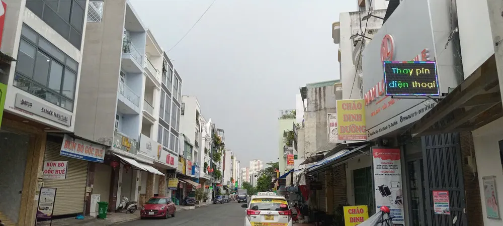 Lúc 14 giờ ngày 14-8, mây đen, sấm chớp đang bao phủ nhiều khu vực TPHCM. Ảnh: MINH HẢI gen-n-z6906044694323_d0e744201103fa4a75448796d96278a3.jpg