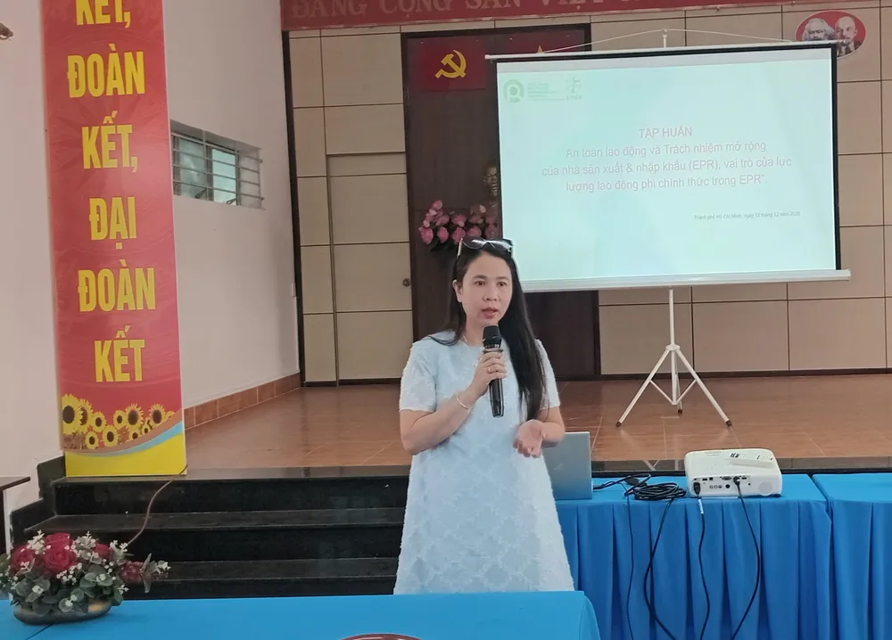 Tập huấn cho lực lượng thu gom rác dân lập