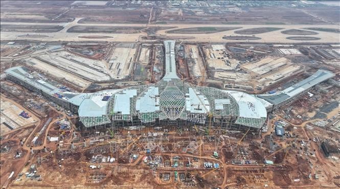 隆成机场施工现场。