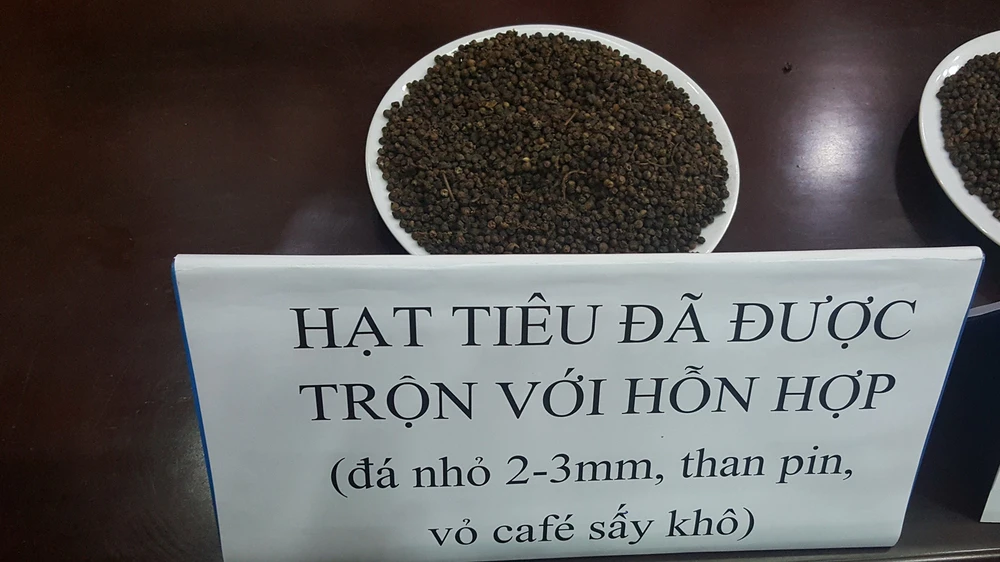 Hạt tiêu sau khi được độn với phế phẩm cà phê trộn pin