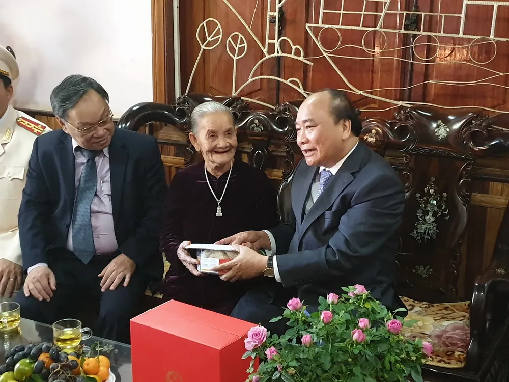 Thủ tướng Nguyễn Xuân Phúc thăm, chúc tết Công an tỉnh Đắk Nông ảnh 1 Thủ tướng Nguyễn Xuân Phúc thăm, chúc tết Công an tỉnh Đắk Nông ảnh 1