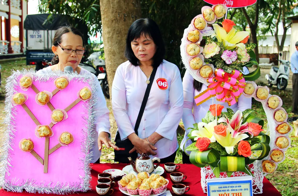 Hàng ngàn người dân nô nức trẩy hội Đống Đa tại Bình Định ảnh 8 Hàng ngàn người dân nô nức trẩy hội Đống Đa tại Bình Định ảnh 8