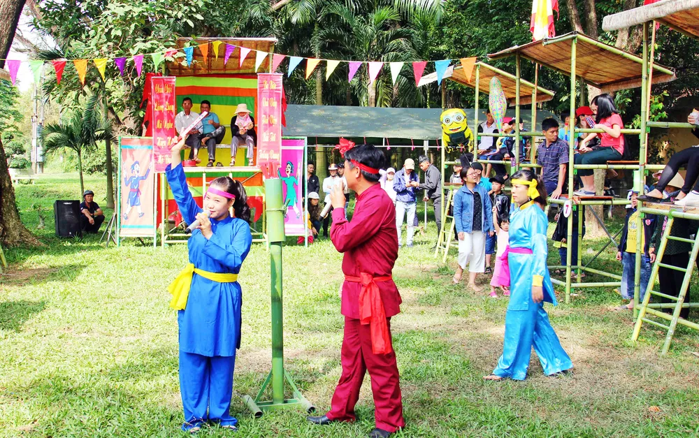 Hàng ngàn người dân nô nức trẩy hội Đống Đa tại Bình Định ảnh 6 Hàng ngàn người dân nô nức trẩy hội Đống Đa tại Bình Định ảnh 6