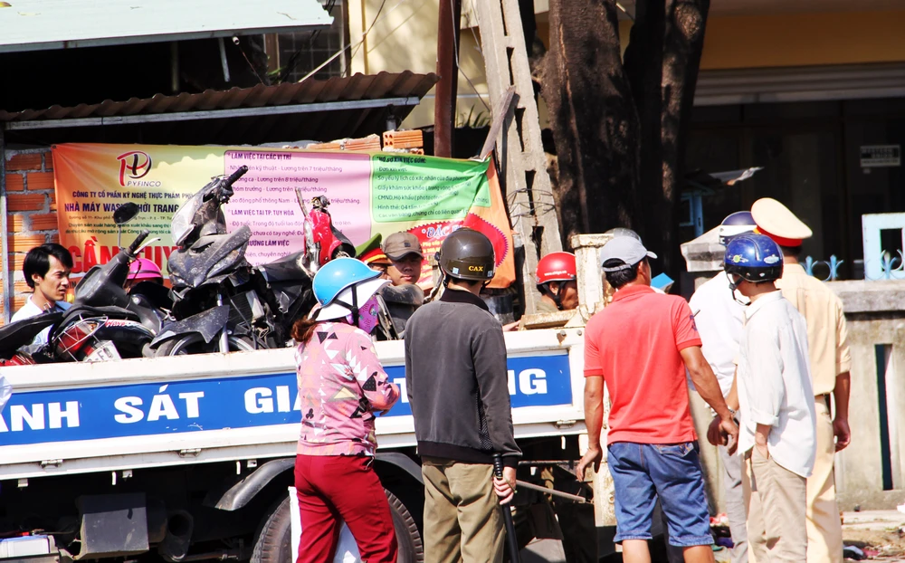 Hàng loạt phương tiện bị hư hỏng nặng sau vụ tai nạn