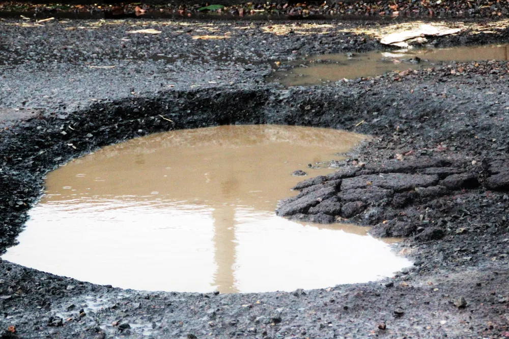 QL1A đoạn qua Bình Định chằng chịt “ổ gà”, “ổ voi”... vào đầu mùa mưa ảnh 6 QL1A đoạn qua Bình Định chằng chịt “ổ gà”, “ổ voi”... vào đầu mùa mưa ảnh 6