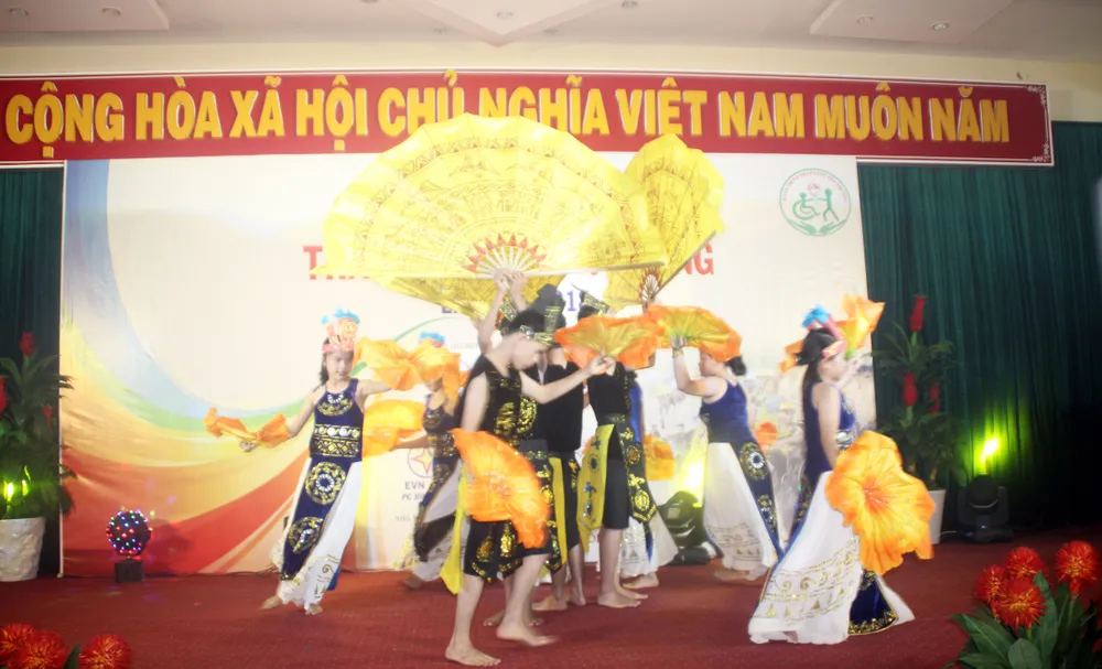 Thắp lửa yêu thương đồng hành với người khuyết tật  ảnh 4