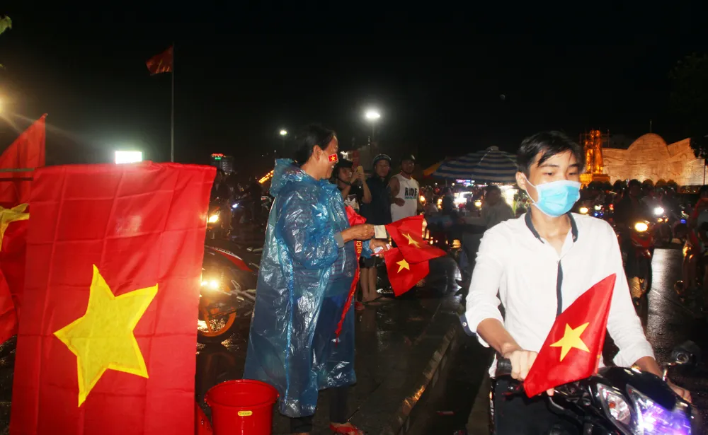 Nức lòng khi Việt Nam vào Chung kết AFF Cup ảnh 4