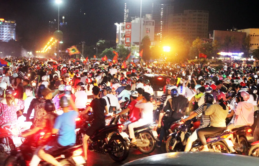 Nức lòng khi Việt Nam vào Chung kết AFF Cup ảnh 9