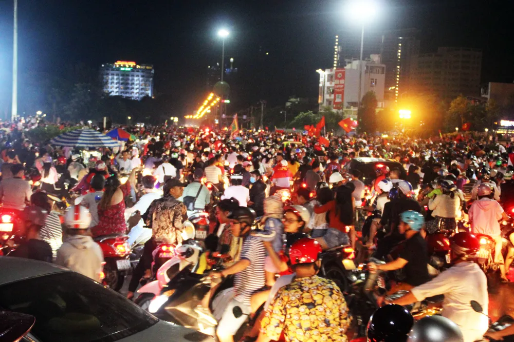 Nức lòng khi Việt Nam vào Chung kết AFF Cup ảnh 6