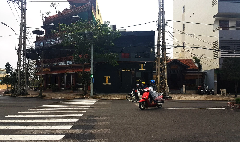 Nổ súng tự chế tại quán bar vào lúc 23 giờ đêm ảnh 1 Nổ súng tự chế tại quán bar vào lúc 23 giờ đêm ảnh 1