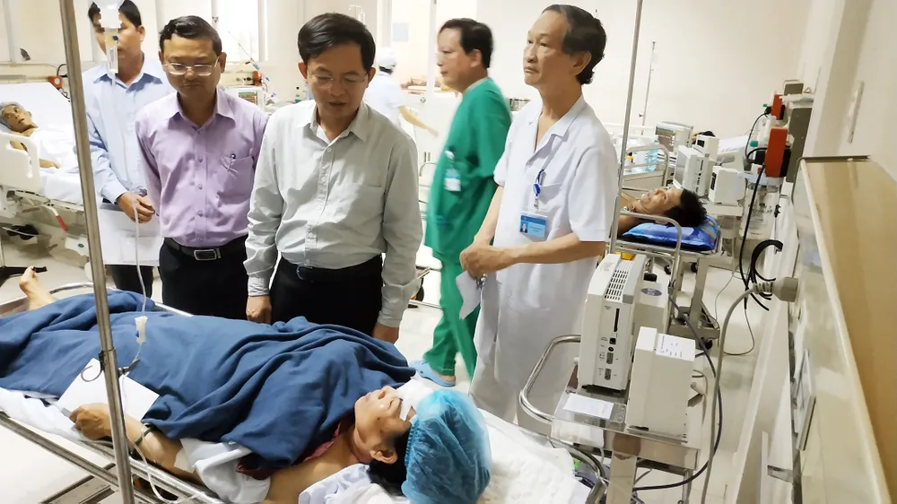 Tai nạn xe khách tại Bình Định làm 1 người chết, 13 người bị thương  ảnh 4